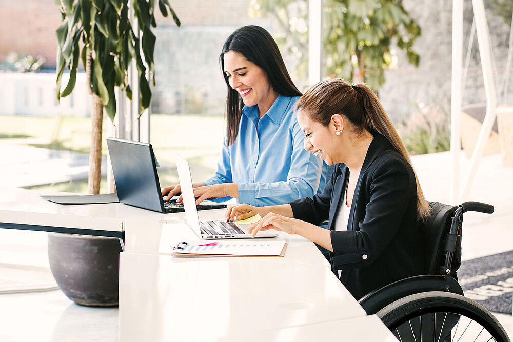 Frauen am Laptop